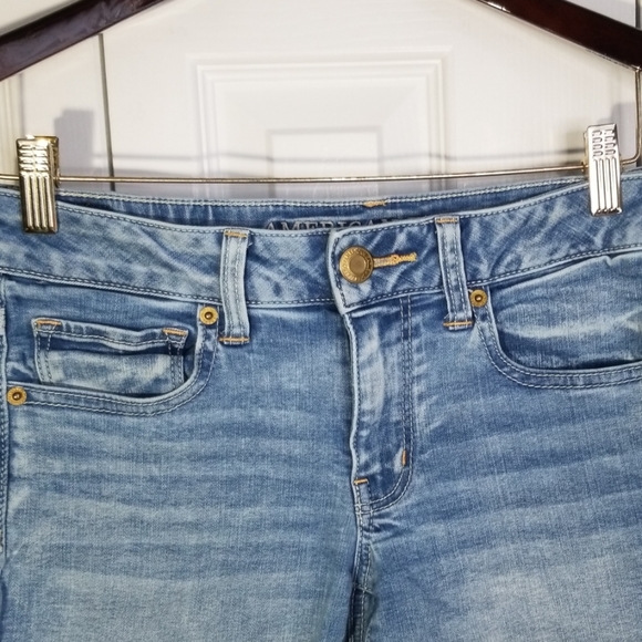 AEO Raw Edge Rolled Super Stretch Jean Shorts - Picture 2 of 8